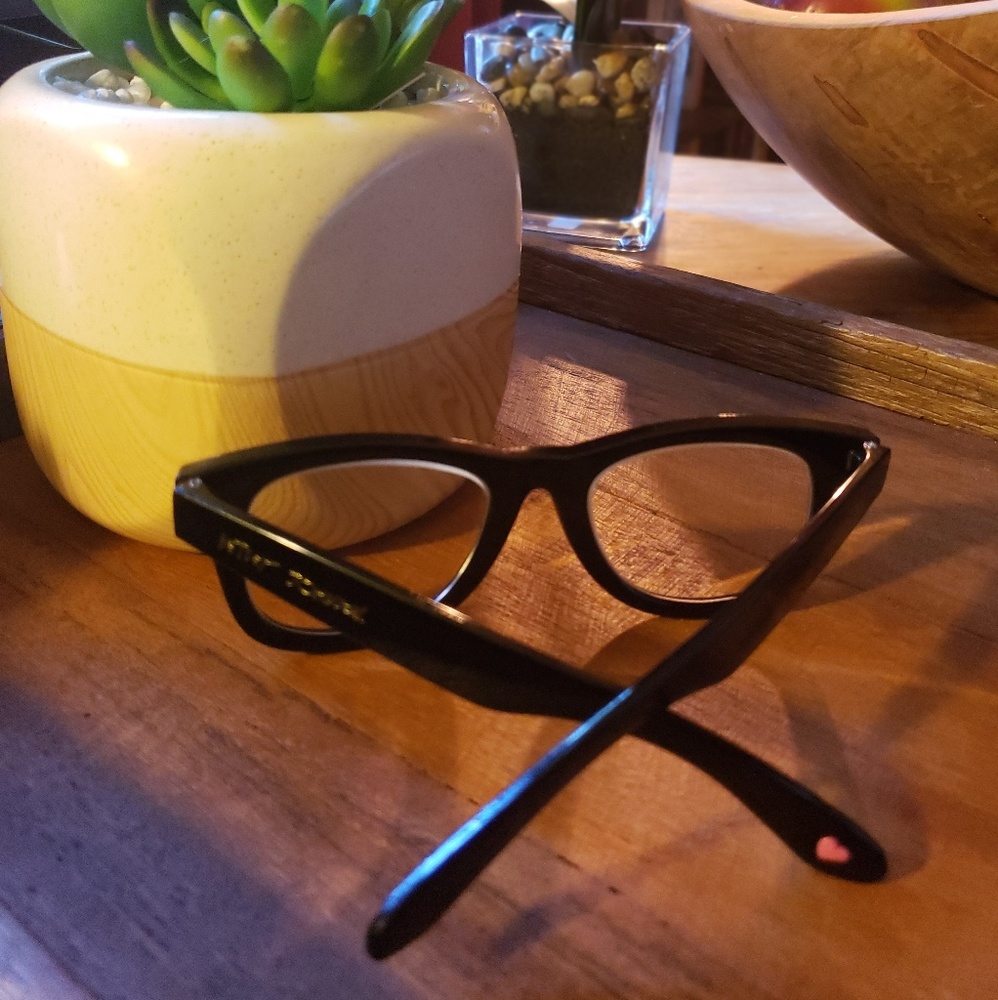 Betsey Johnson Thick Frame Readers w/case - Picture 6 of 6
